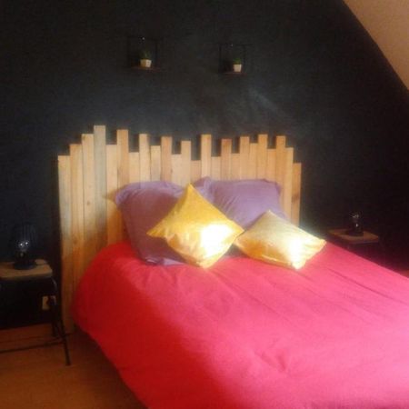Bed and Breakfast Les Petites Brosses Montbizot Exteriér fotografie