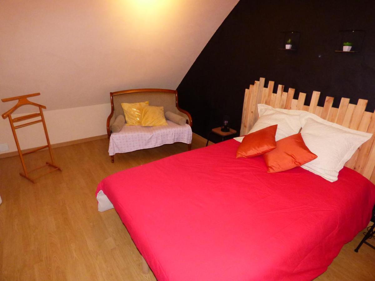 Bed and Breakfast Les Petites Brosses Montbizot Exteriér fotografie