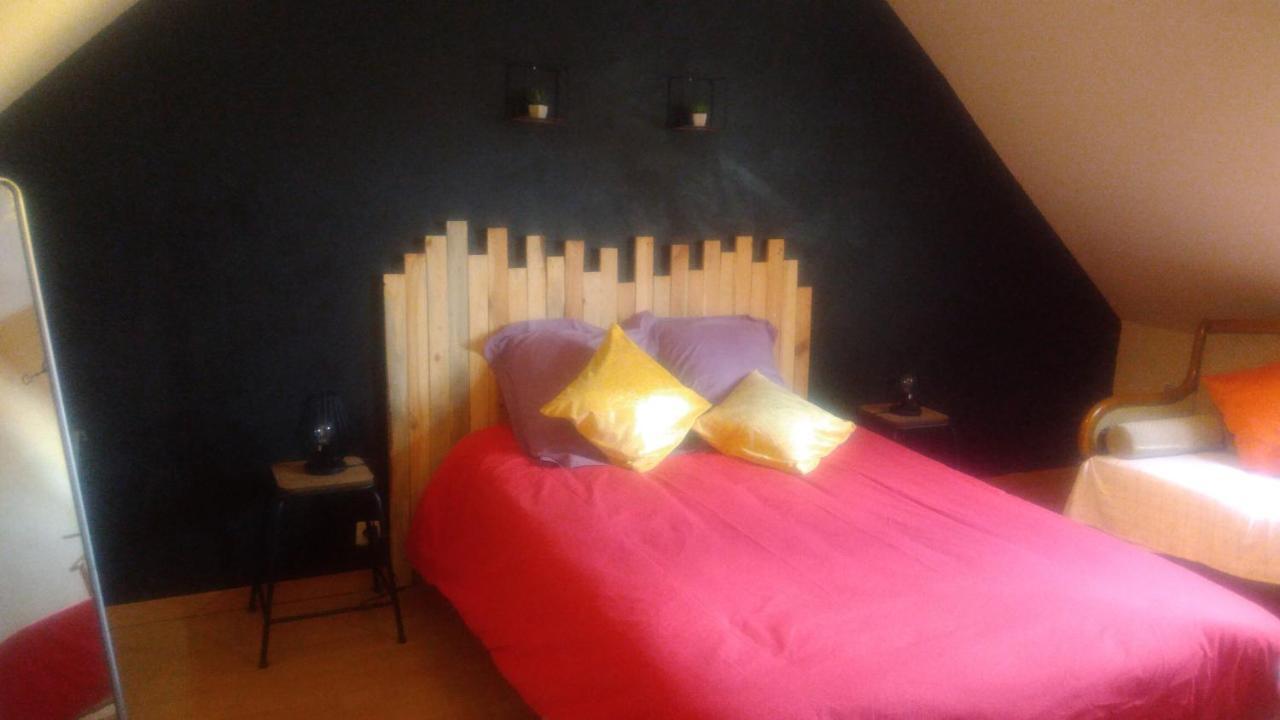 Bed and Breakfast Les Petites Brosses Montbizot Exteriér fotografie