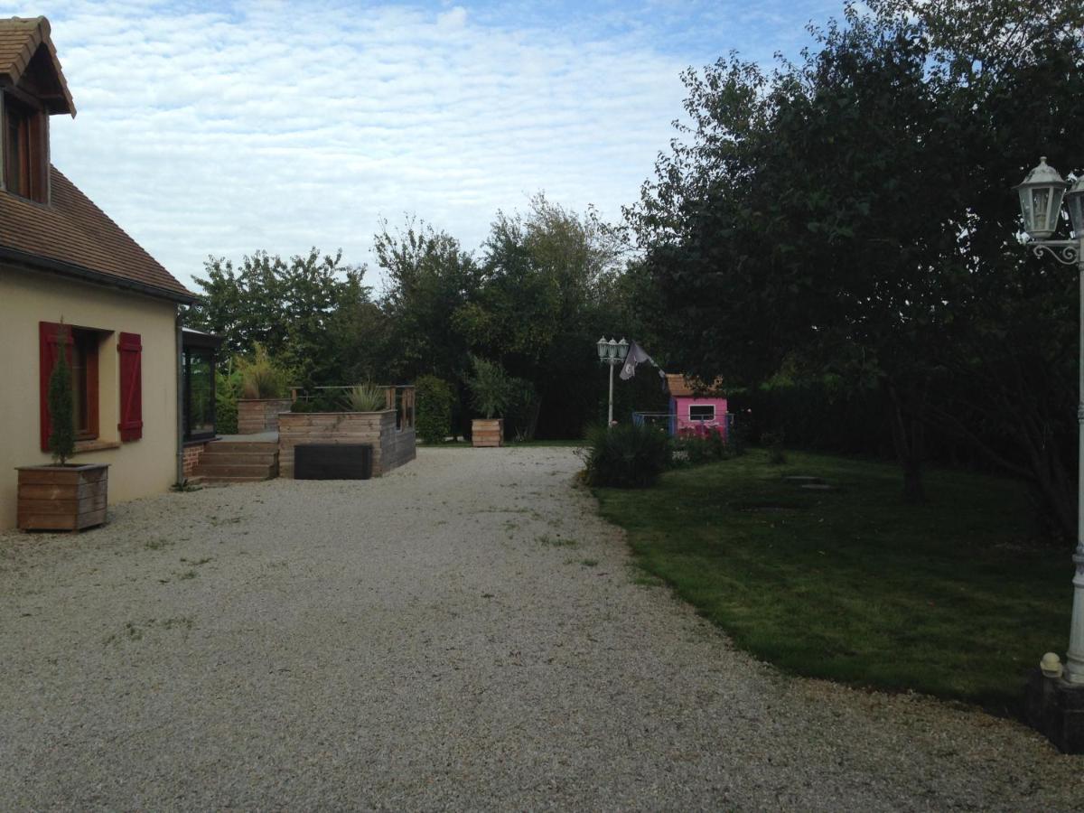 Bed and Breakfast Les Petites Brosses Montbizot Exteriér fotografie
